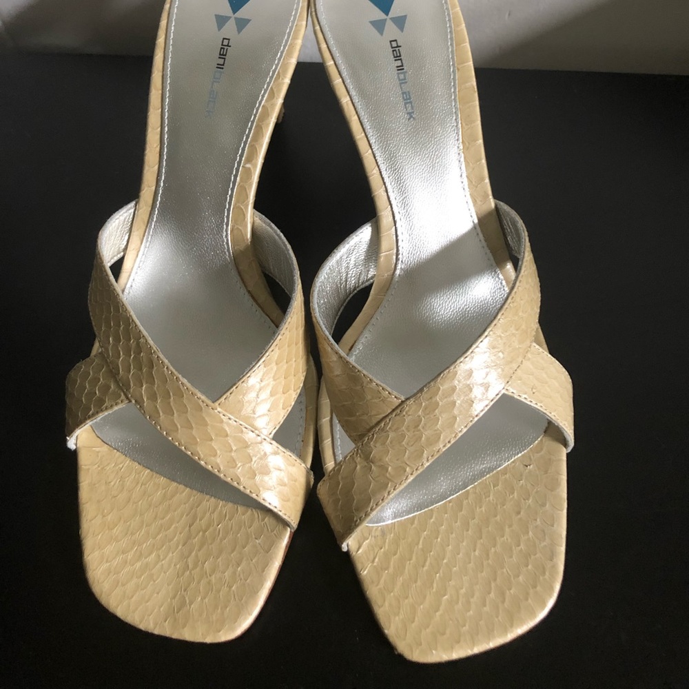 NWT Dani Black Mews Heels, Size 9